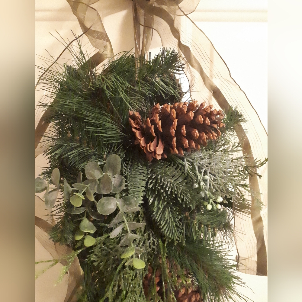 Winter wreath swag